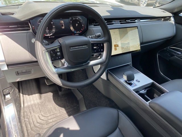 2025 Land Rover Range Rover SE photo 4