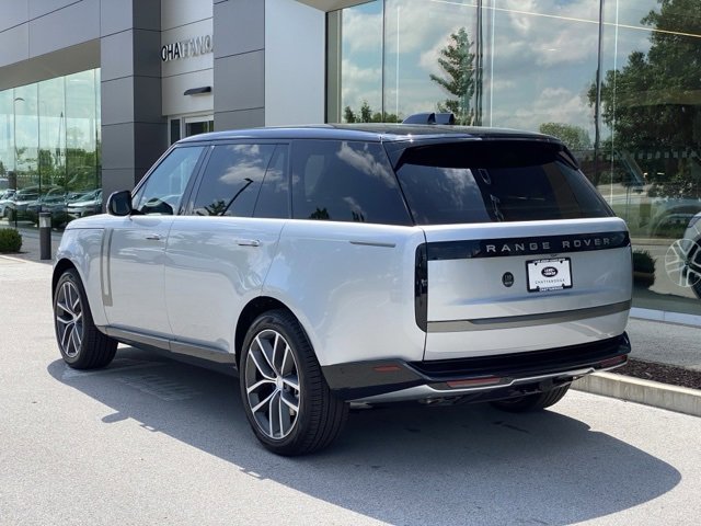 2025 Land Rover Range Rover SE photo 3