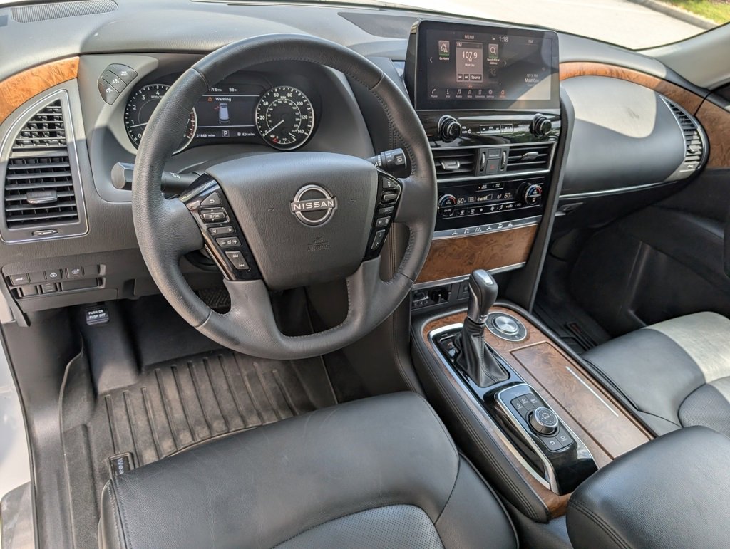 2023 Nissan Armada SL photo 3