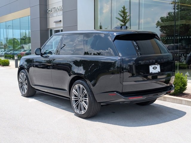 2025 Land Rover Range Rover SE photo 3