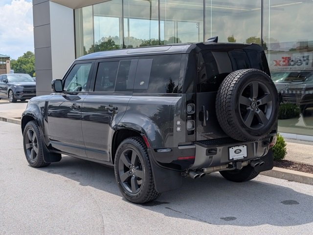 2023 Land Rover Defender 110 V8 photo 3