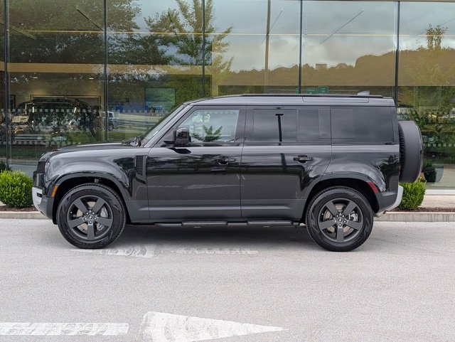 2025 Land Rover Defender 110 S photo 2