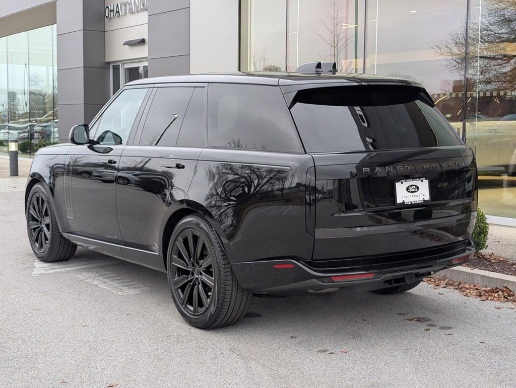 New 2026 Land Rover Range Rover SE P400 SE SWB