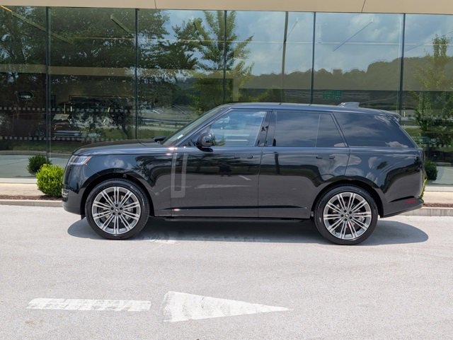 2025 Land Rover Range Rover SE photo 2