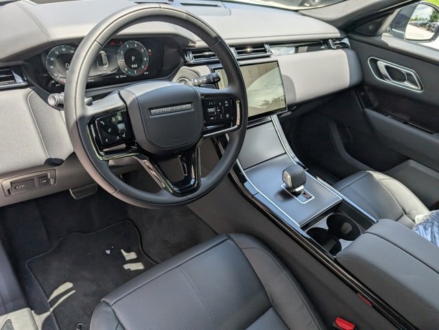 2026 Land Rover Range Rover Velar SE photo 3