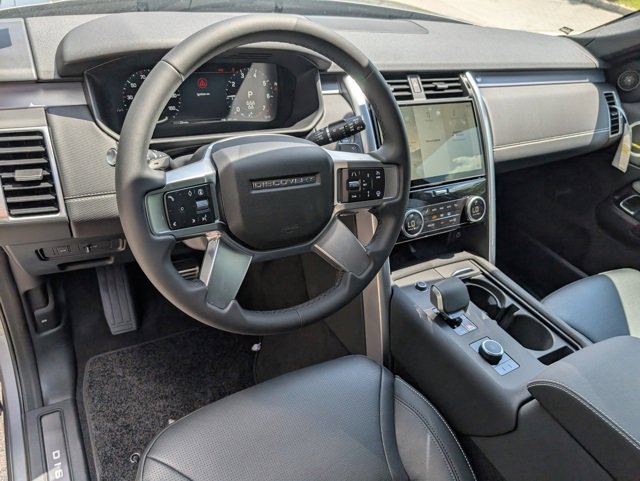 2025 Land Rover Discovery SE photo 3