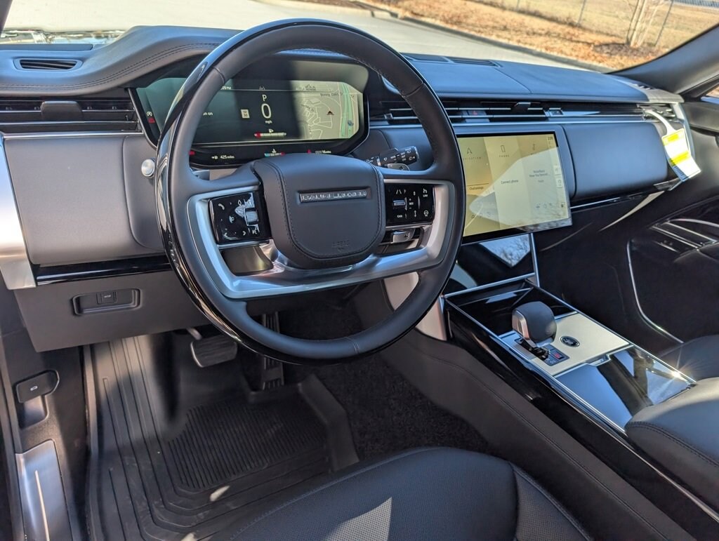 New 2025 Land Rover Range Rover SE P400 SE SWB