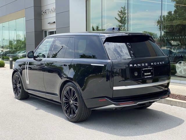 2025 Land Rover Range Rover Autobiography photo 3