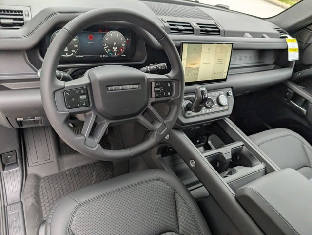 2025 Land Rover Defender 110 S photo 4