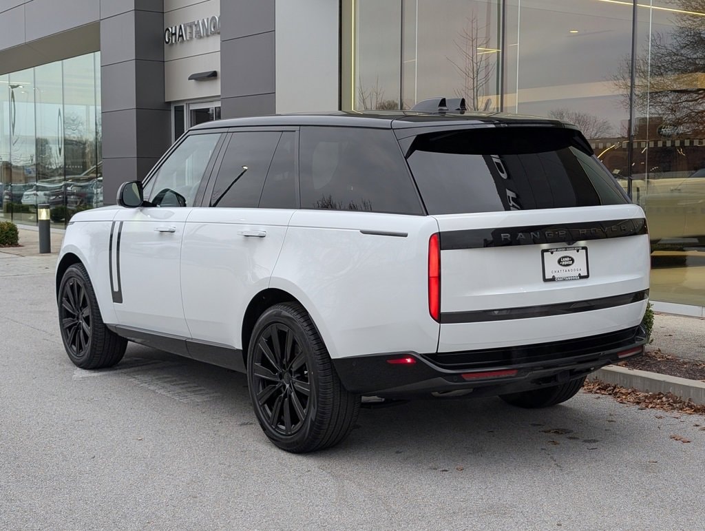 New 2026 Land Rover Range Rover SE P400 SE SWB