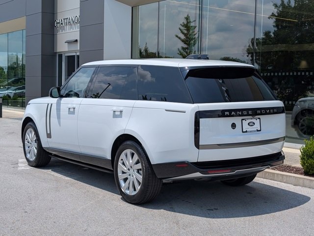 2025 Land Rover Range Rover SE photo 3
