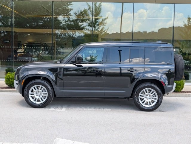 2025 Land Rover Defender 110 S photo 2