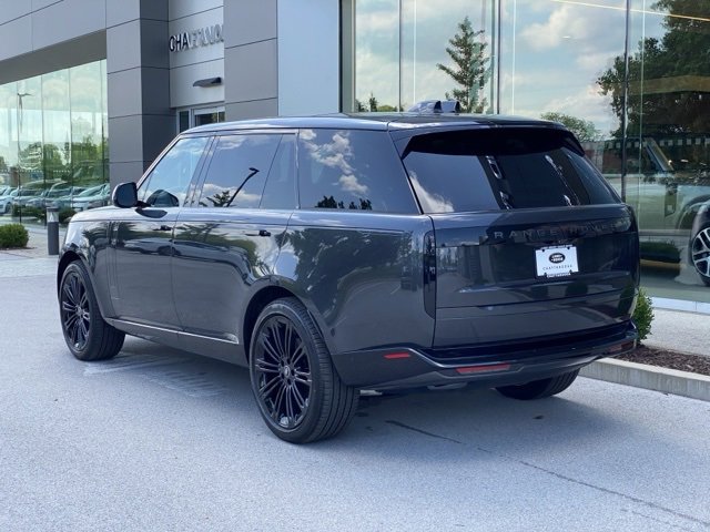 2025 Land Rover Range Rover SE photo 3