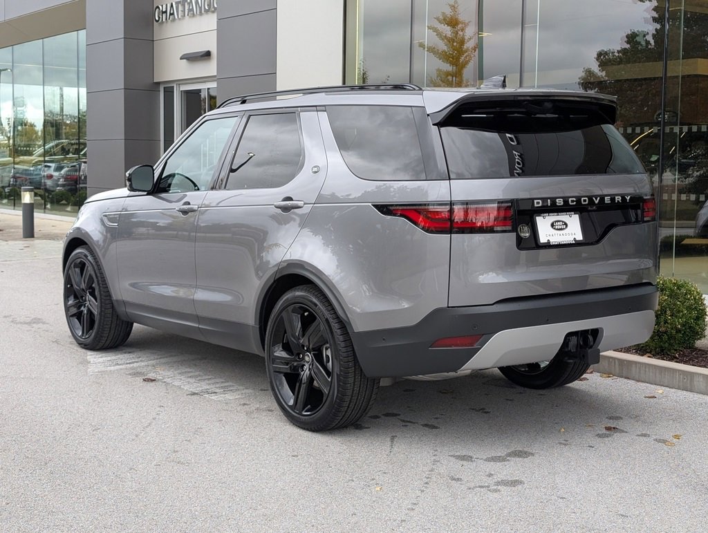 2025 Land Rover Discovery P300 S photo 2