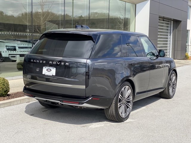 2025 Land Rover Range Rover SE photo 3