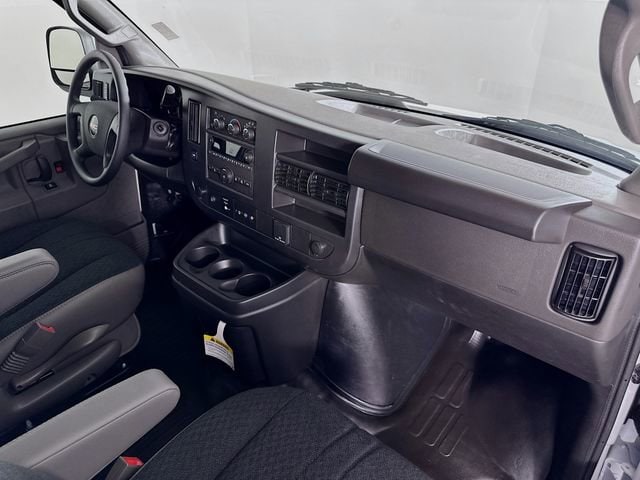 2025 GMC Savana Cargo Work Van - Photo 19