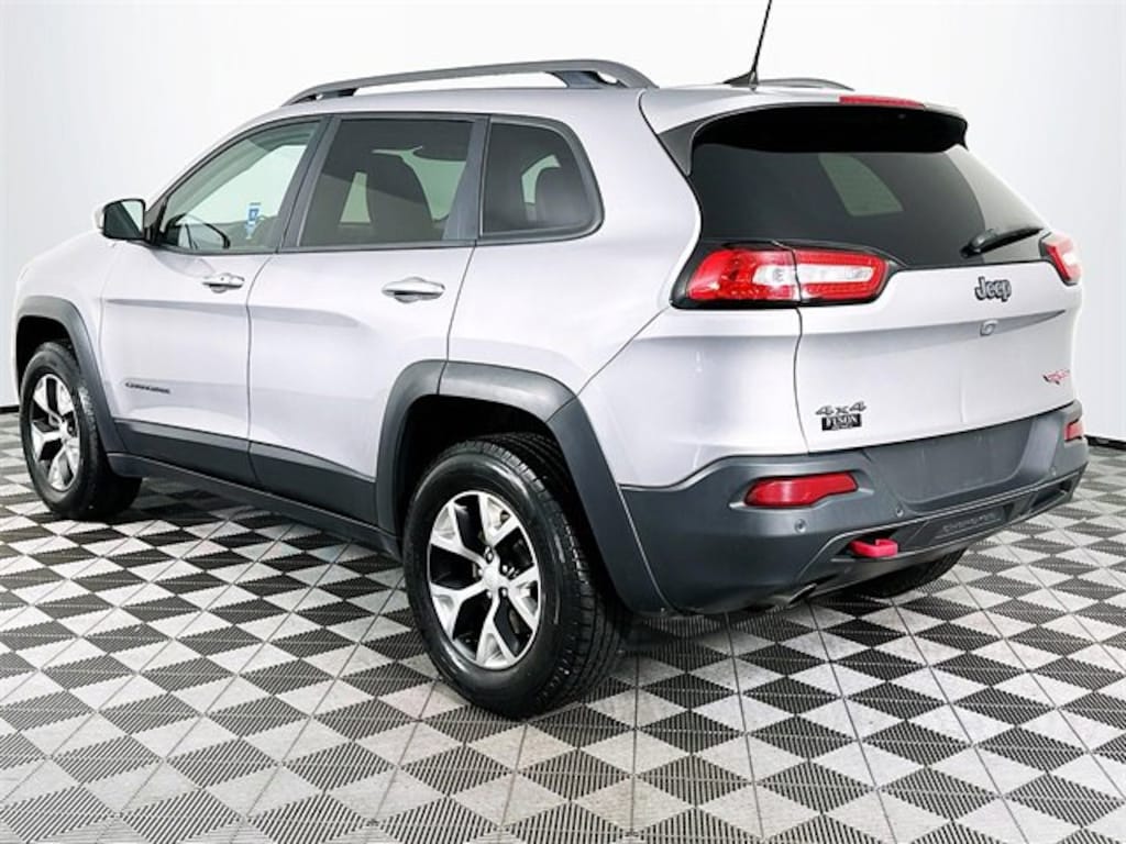 Used 2018 Jeep Cherokee Trailhawk SUV