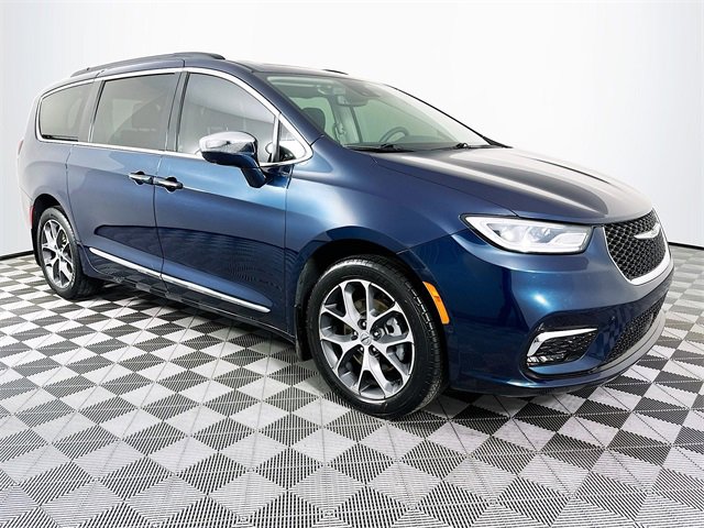 2022 Chrysler Pacifica Limited's photo