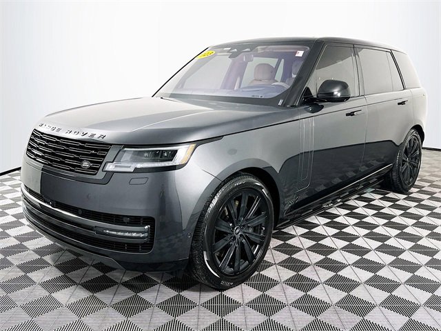 2023 Land Rover Range Rover SE photo 3