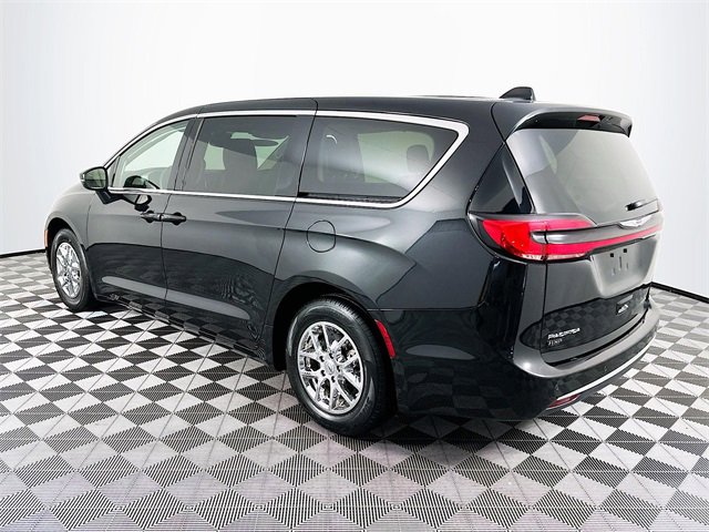 2023 Chrysler Pacifica Touring L photo 4