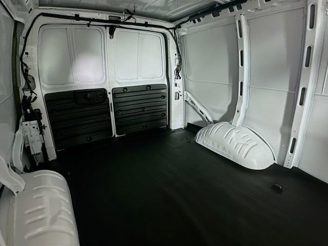 2025 GMC Savana Cargo Work Van - Photo 16