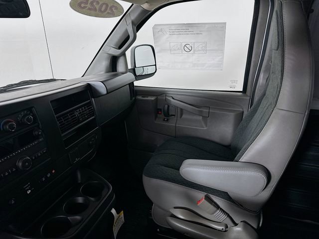 2025 GMC Savana Cargo Work Van - Photo 14