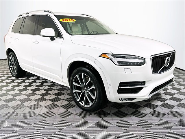 2019 Volvo XC90 Momentum's photo