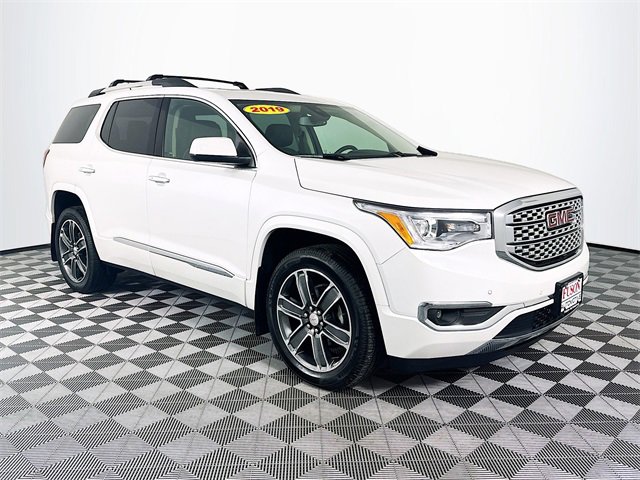 2019 GMC Acadia Denali's photo