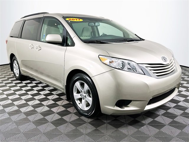 2017 Toyota Sienna LE's photo