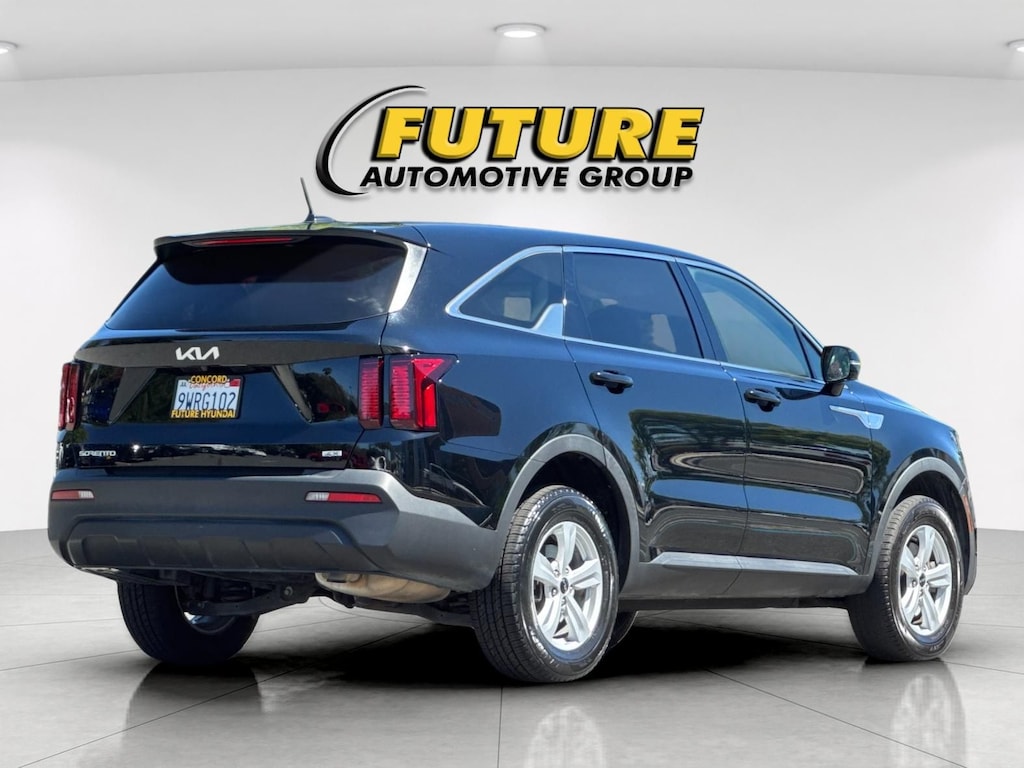 Used 2023 Kia Sorento LX SUV