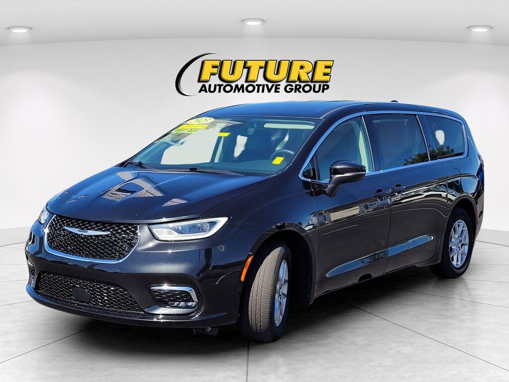 Used 2023 Chrysler Pacifica Touring L Van Passenger Van