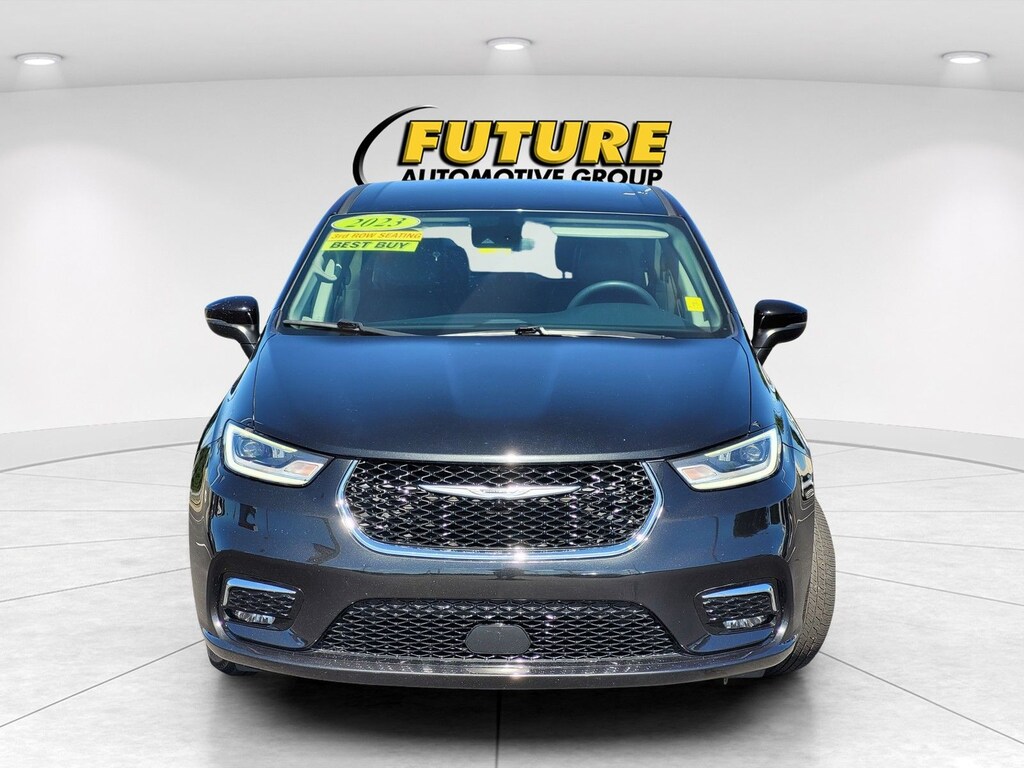 Used 2023 Chrysler Pacifica Touring L Van Passenger Van