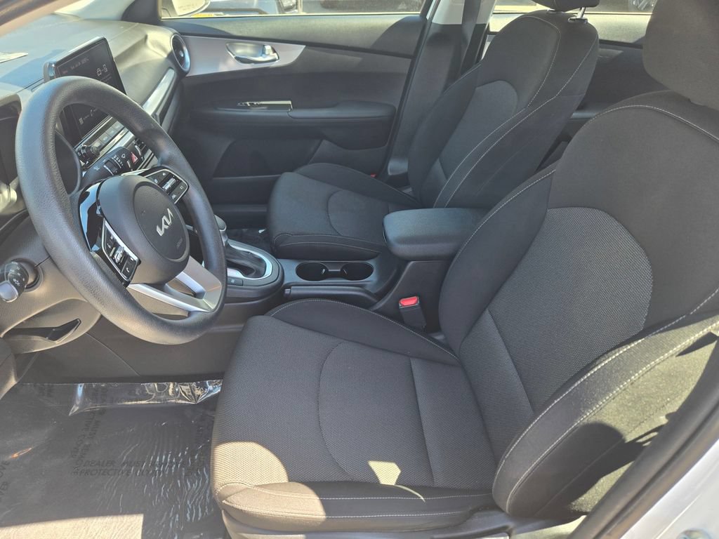 2023 Kia Forte LXS - Photo 10