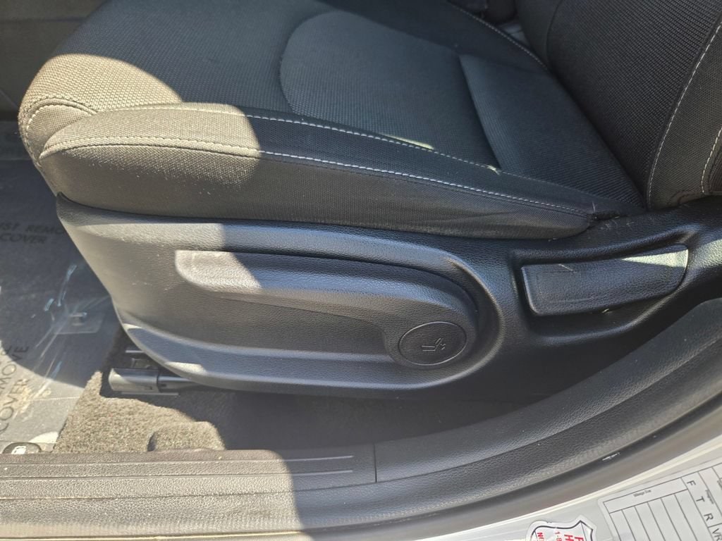2023 Kia Forte LXS - Photo 11