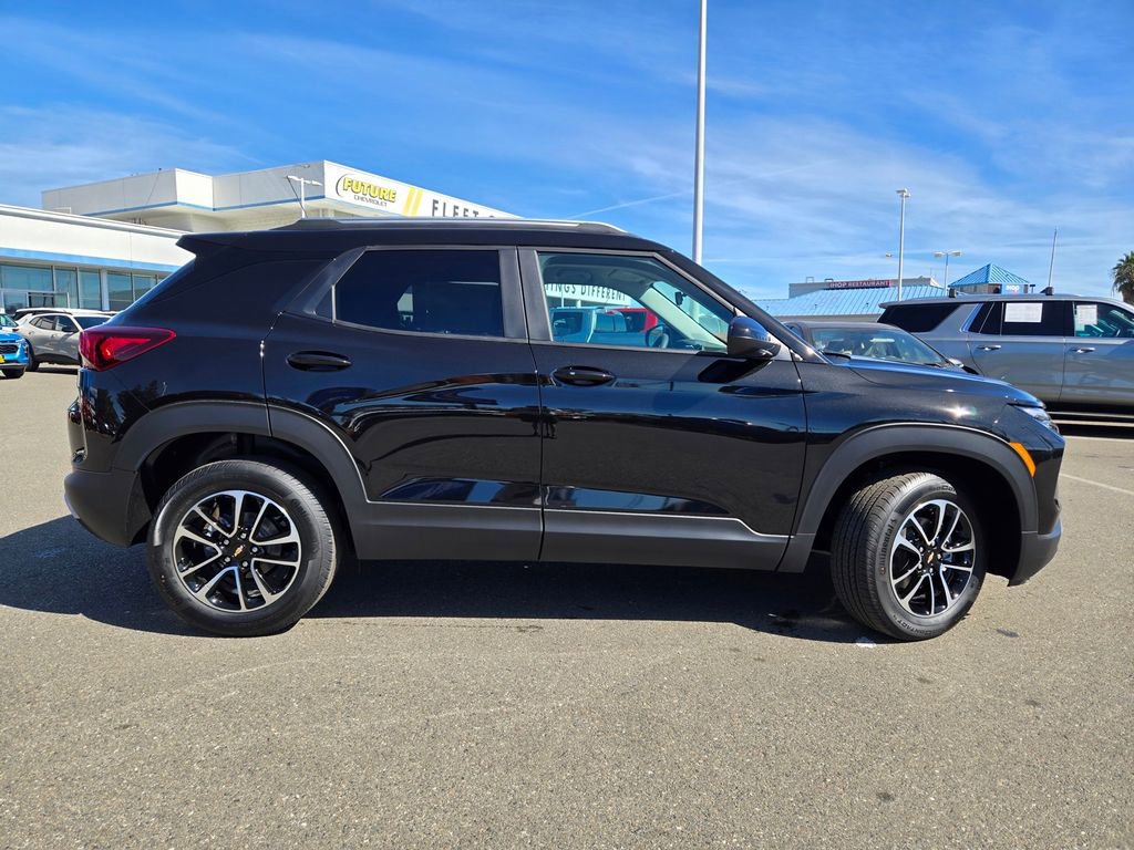 2026 Chevrolet Trailblazer LT photo 2