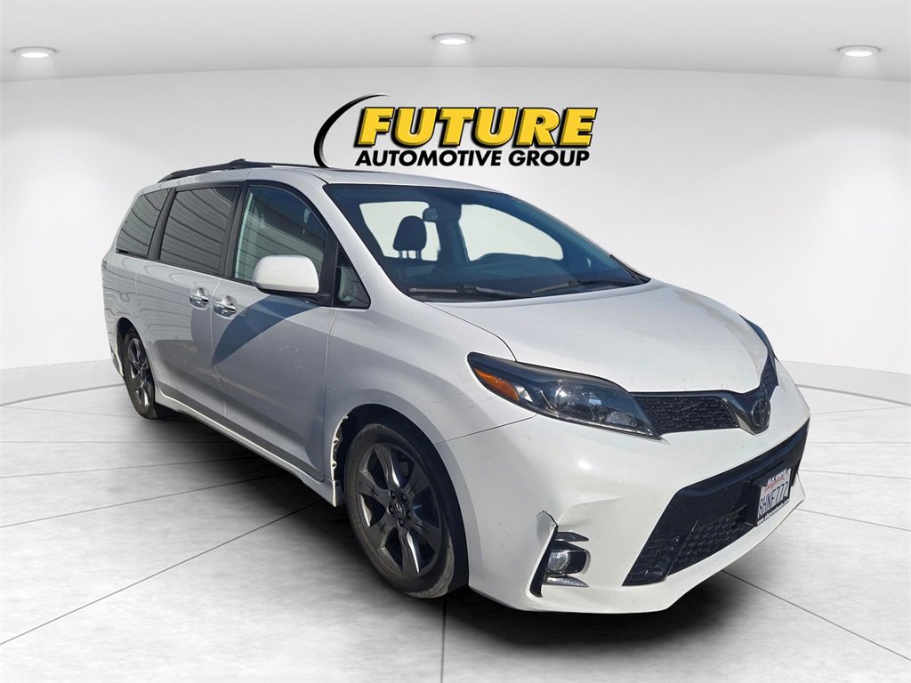 2019 Toyota Sienna SE photo 3