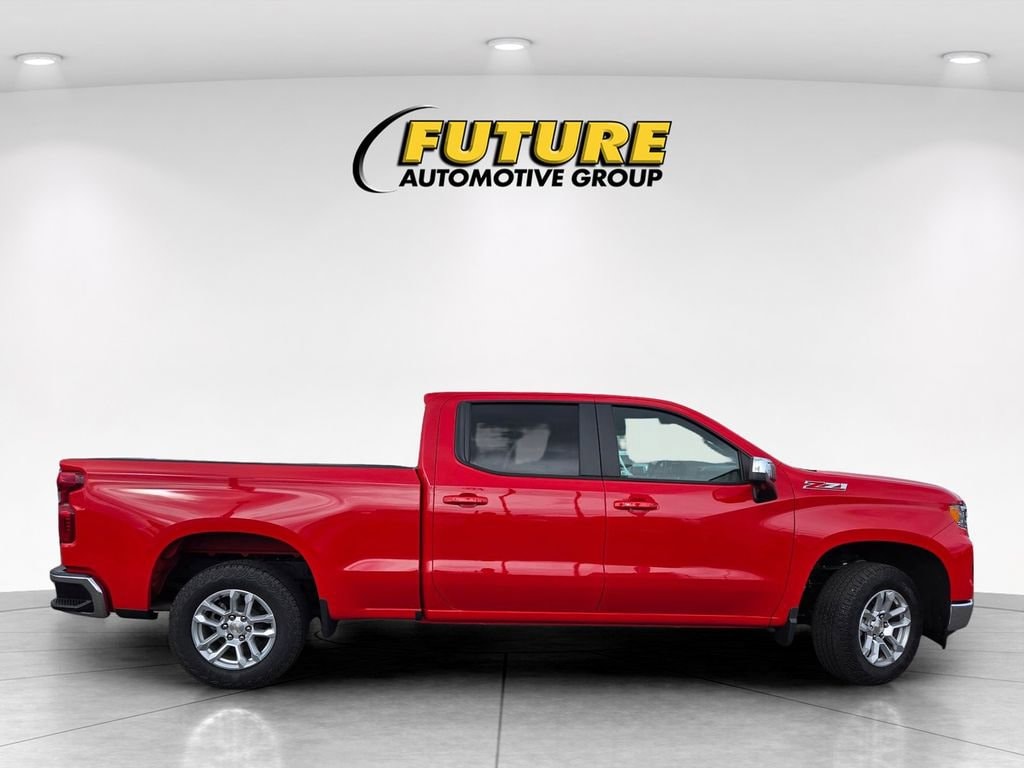 2026 Chevrolet Silverado 1500 LT photo 3