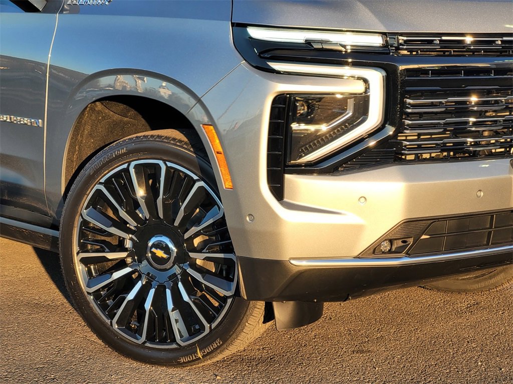 2025 Chevrolet Suburban High Country photo 2