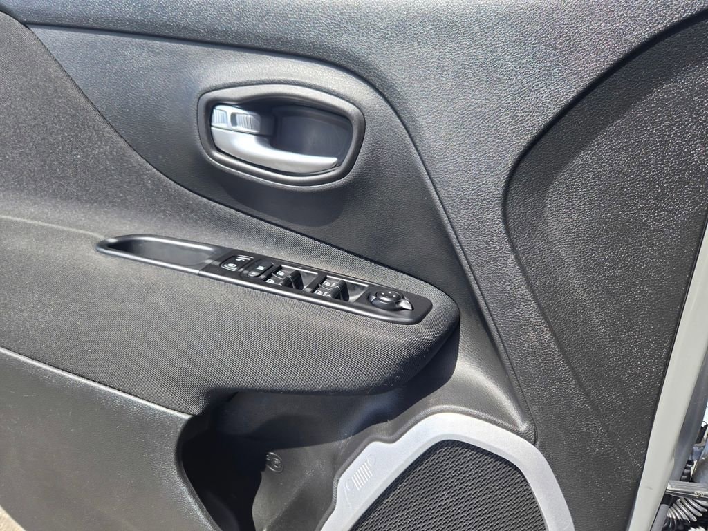 2021 Jeep Renegade Latitude - Photo 14