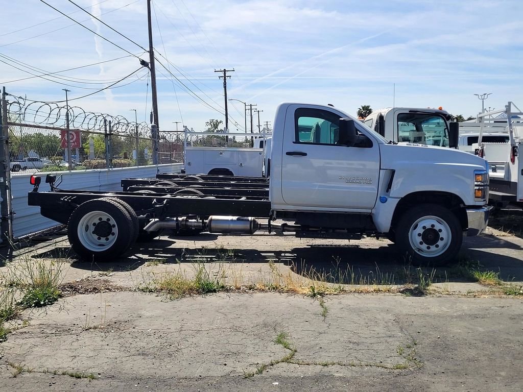 2023 Chevrolet Silverado 5500 HD Work Truck photo 3