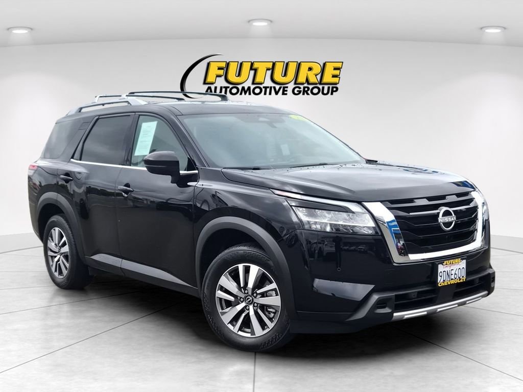 2023 Nissan Pathfinder SL 2WD's photo