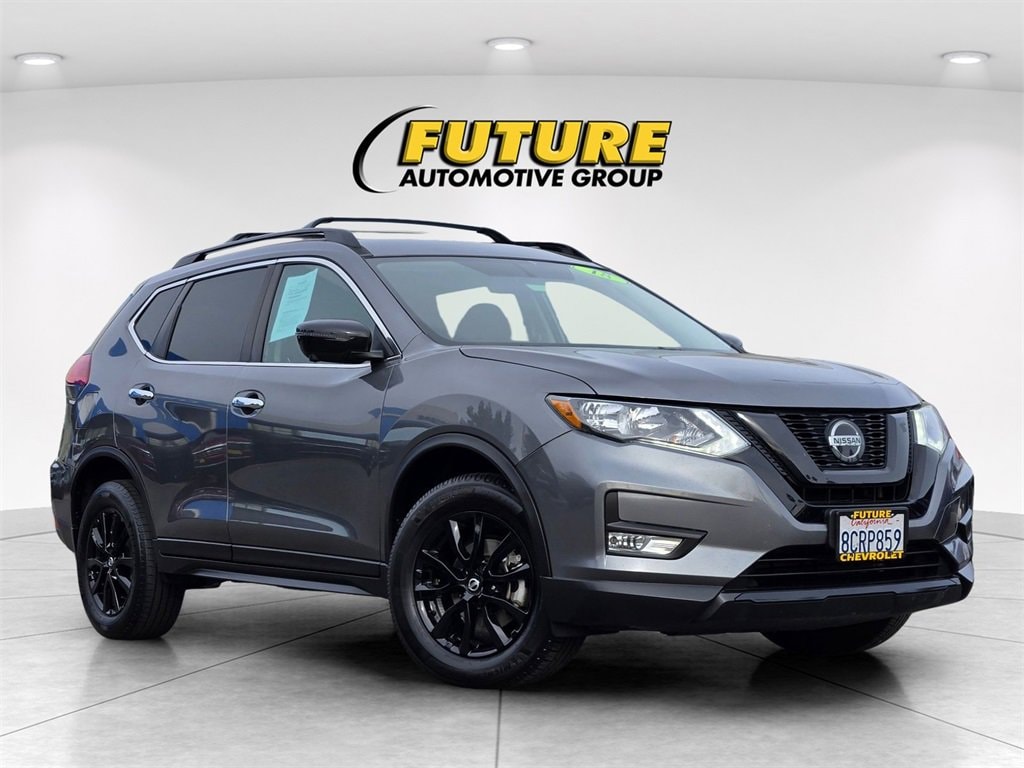 2018 Nissan Rogue SV's photo