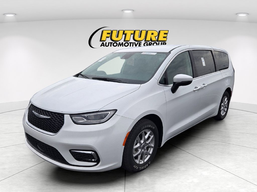 Used 2023 Chrysler Pacifica Touring L