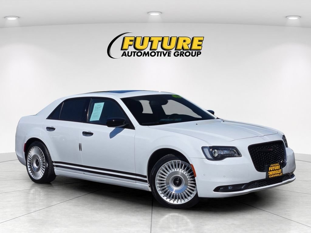 2022 Chrysler 300 S's photo