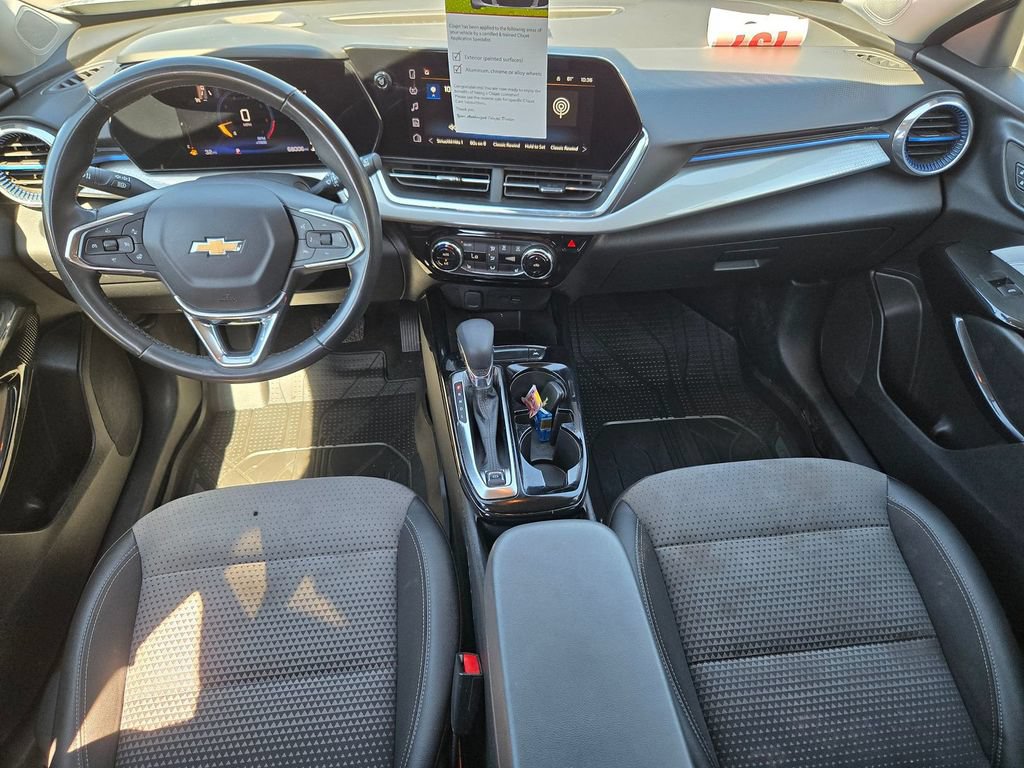 2025 Chevrolet Trax LT - Photo 9