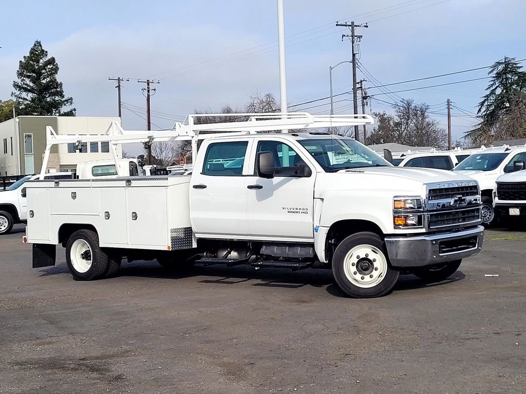 2023 Chevrolet Silverado 5500 HD Work Truck photo 3