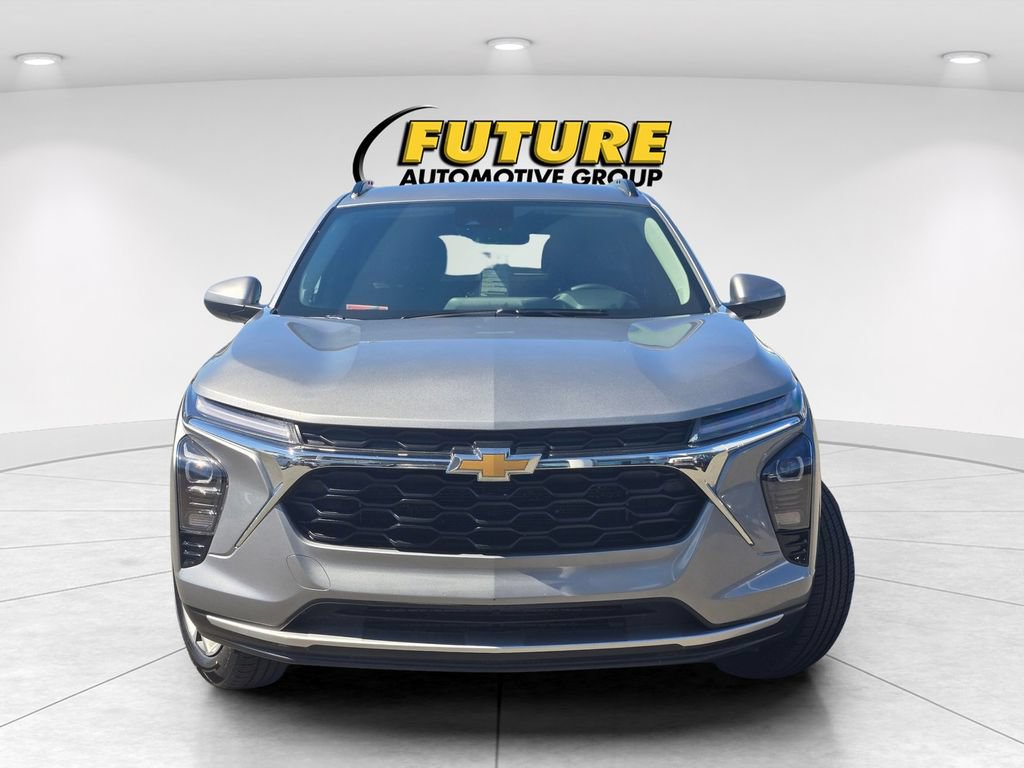 2025 Chevrolet Trax LT - Photo 2