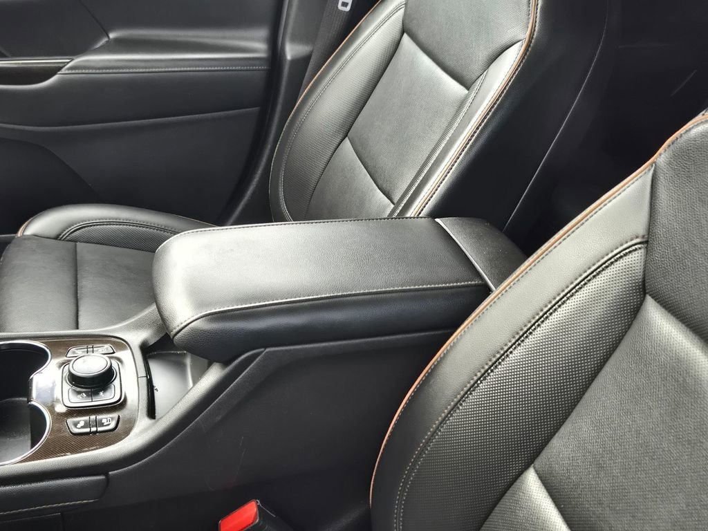 2023 GMC Acadia AT4 photo 4