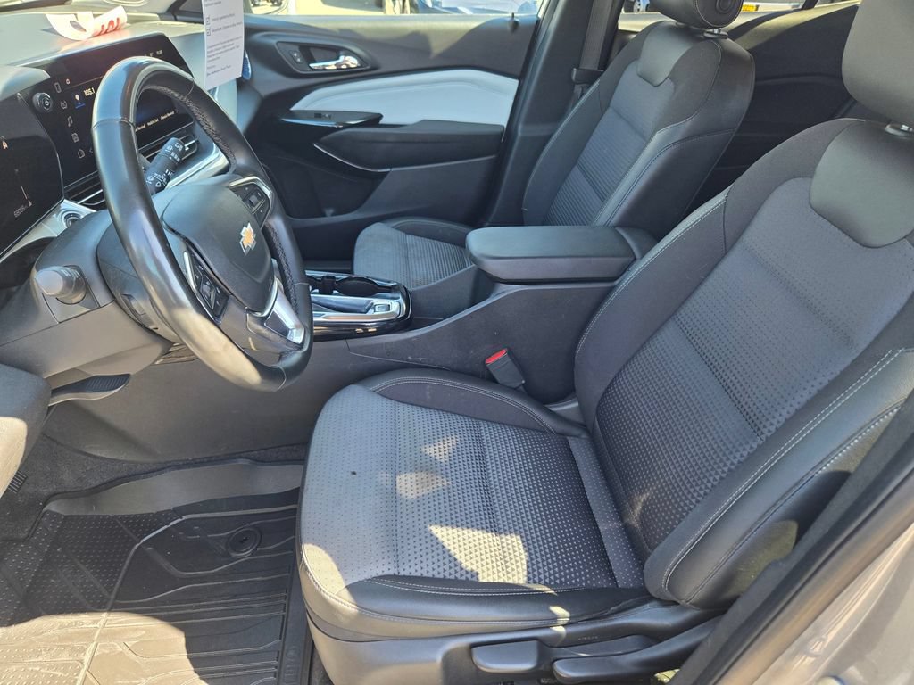 2025 Chevrolet Trax LT - Photo 11