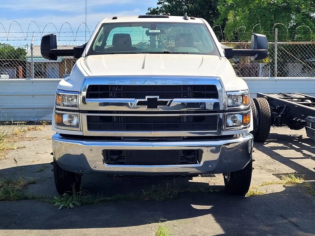 2023 Chevrolet Silverado 5500 HD Work Truck photo 2